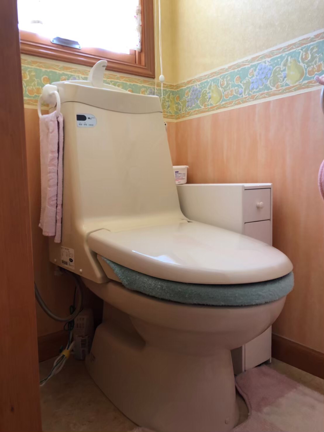 千葉県浦安市 戸建て アクセントのある壁紙でおしゃれなトイレ空間へ 株式会社ボンズビルダー